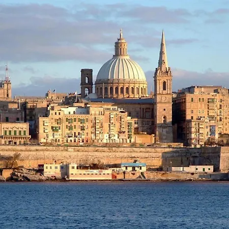 Cosy With Valletta And Harbour Views شقة