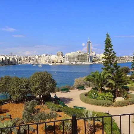 Cosy With Valletta And Harbour Views Apartamento Sliema
